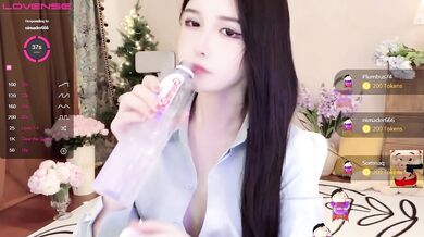 【最新流出女神】DeepEggs 神仙姐姐美到窒息梦中情人 制服诱惑跳蛋阳具大尺度互动高潮 劲爆身材极品小穴 (1)